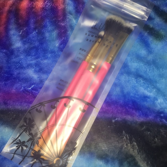 LUXIE Makeup BRUSHES - Picture 2 of 2